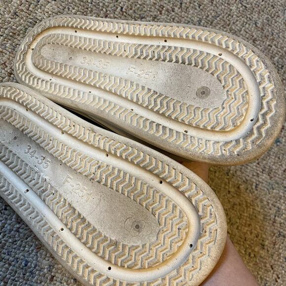 Kuromi Sanrio Hello Kitty Kids Girls Sz 6-8 Sandal Classic Beach Summer Slide In - Picture 5 of 6